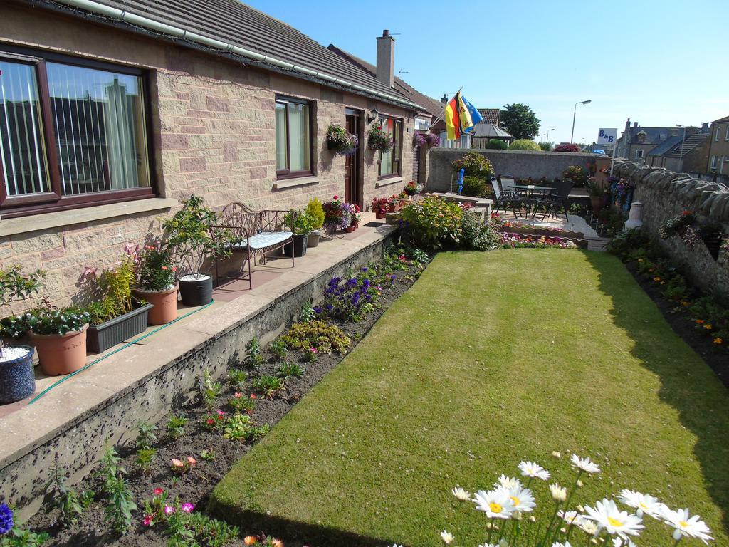 Jomarnic B&B Lossiemouth Exterior photo